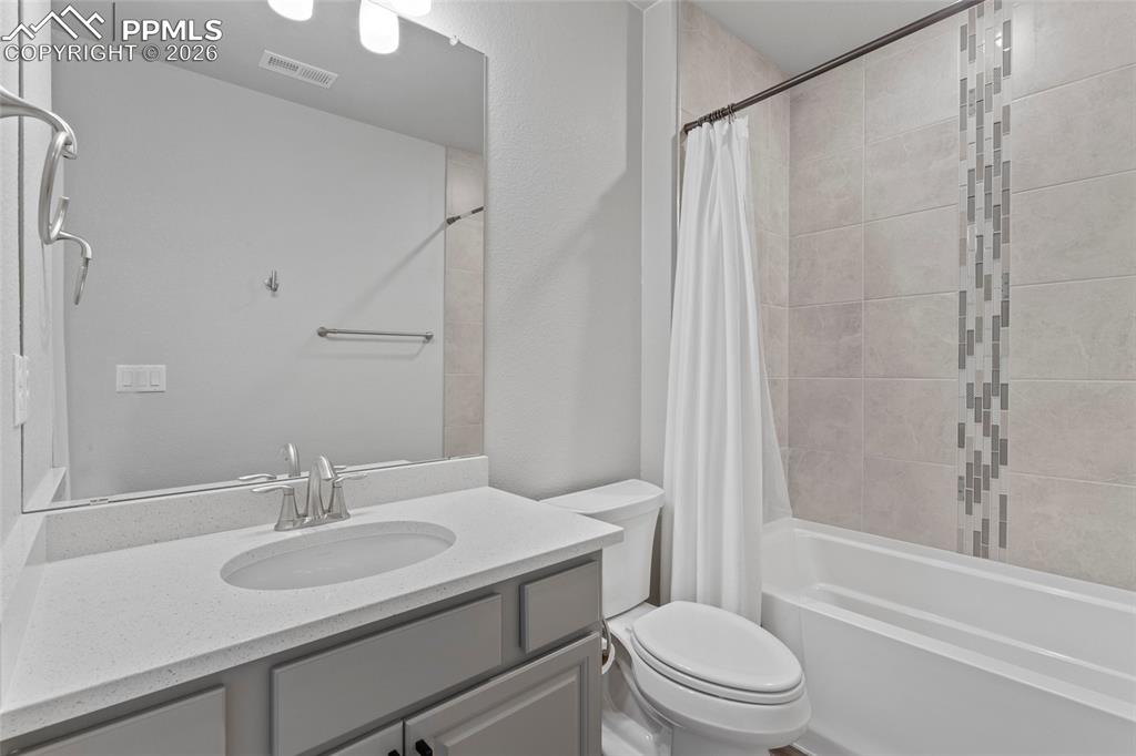 Image 41 of 50: Bathroom