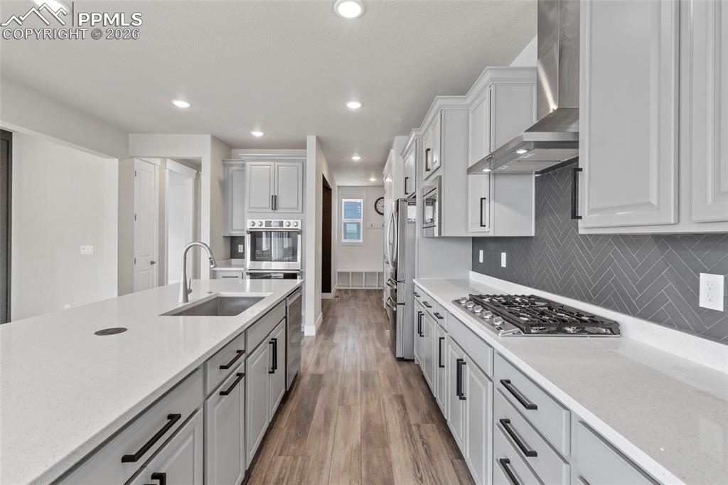 Image 8 of 50: Kitchen