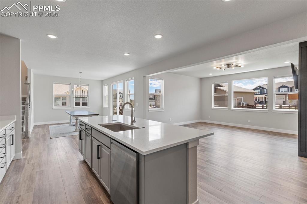 Image 9 of 50: Kitchen