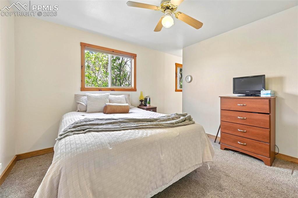 Image 12 of 34: Main Level Master with Ensuite