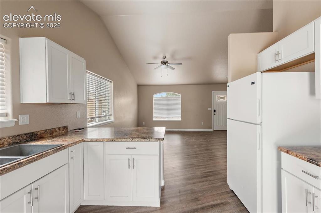 Image 5 of 21: Kitchen