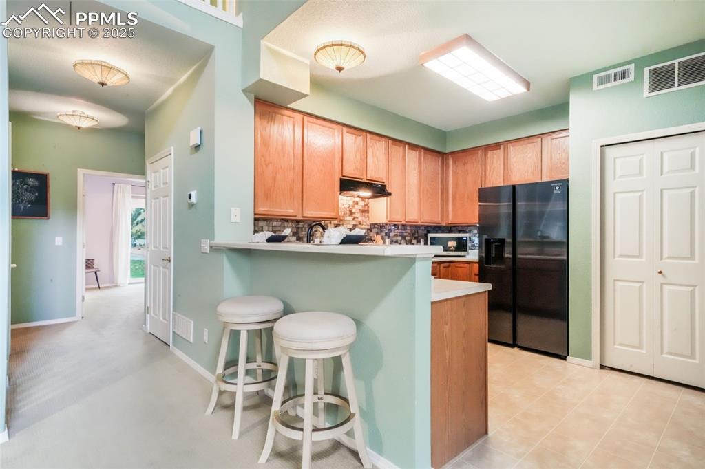 Image 15 of 50: Kitchen