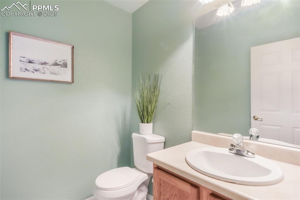 Image 23 of 50: Bathroom