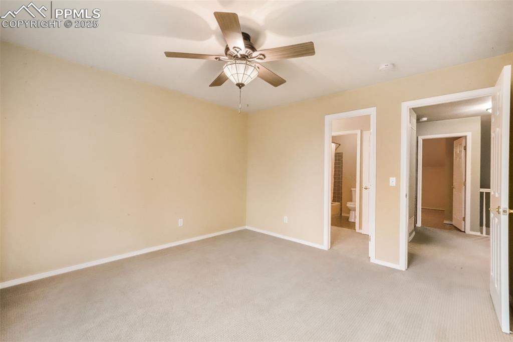 Image 34 of 50: Bedroom