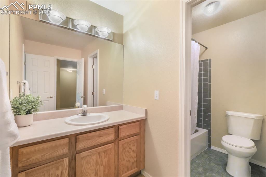 Image 37 of 50: Bathroom