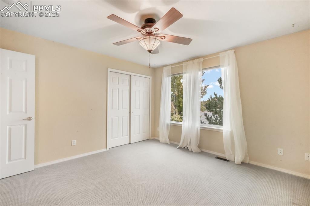 Image 38 of 50: Bedroom