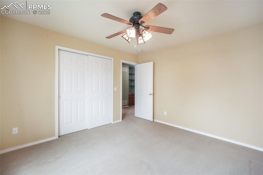 Image 39 of 50: Bedroom