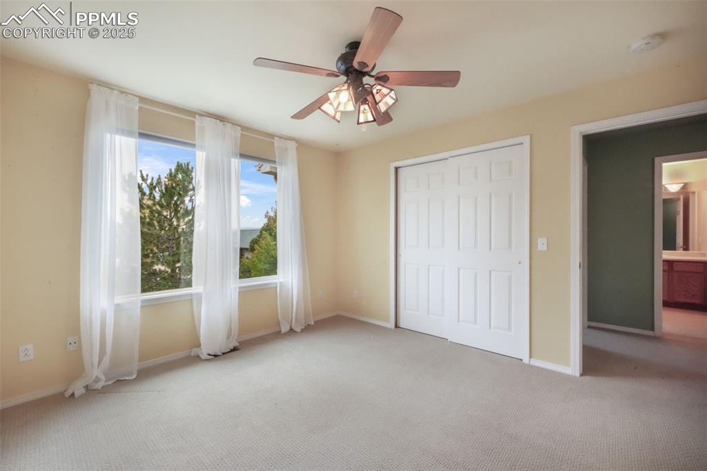 Image 40 of 50: Bedroom