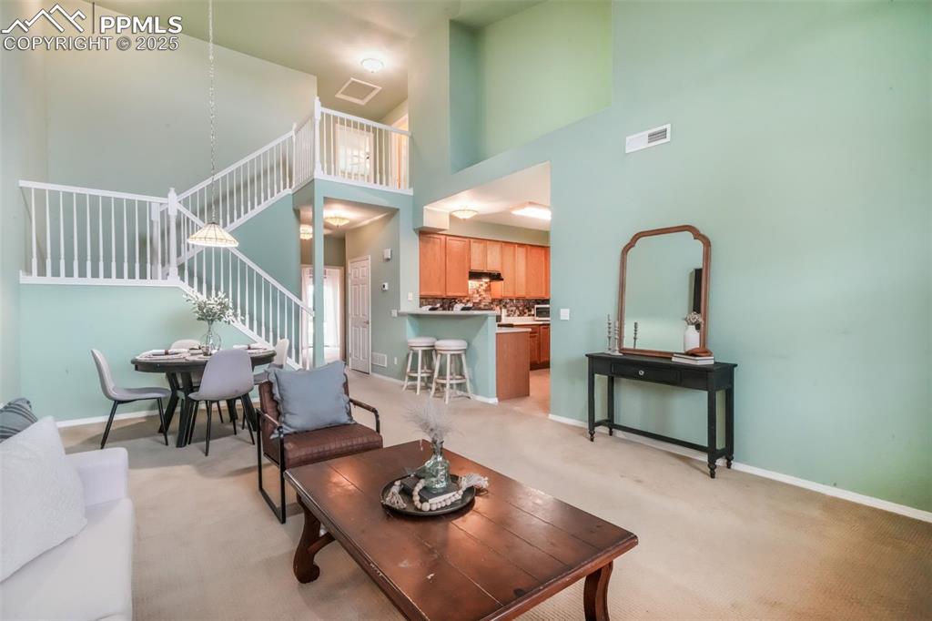 Image 8 of 50: Living Room