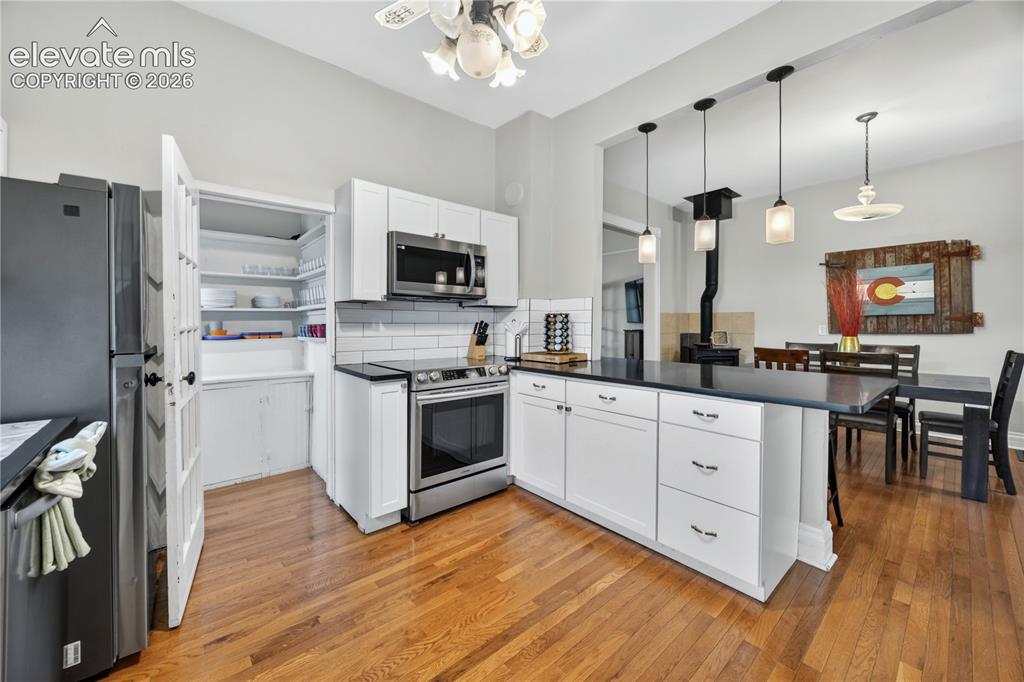 Image 11 of 37: Kitchen