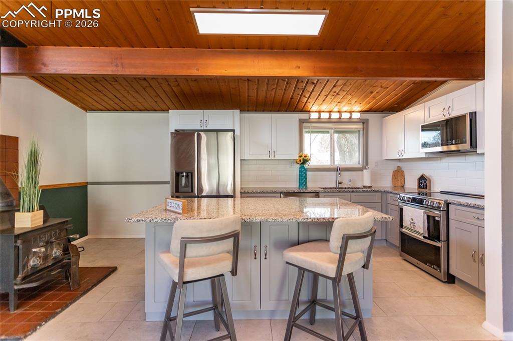 Image 10 of 36: New stainless kitchen appliances.