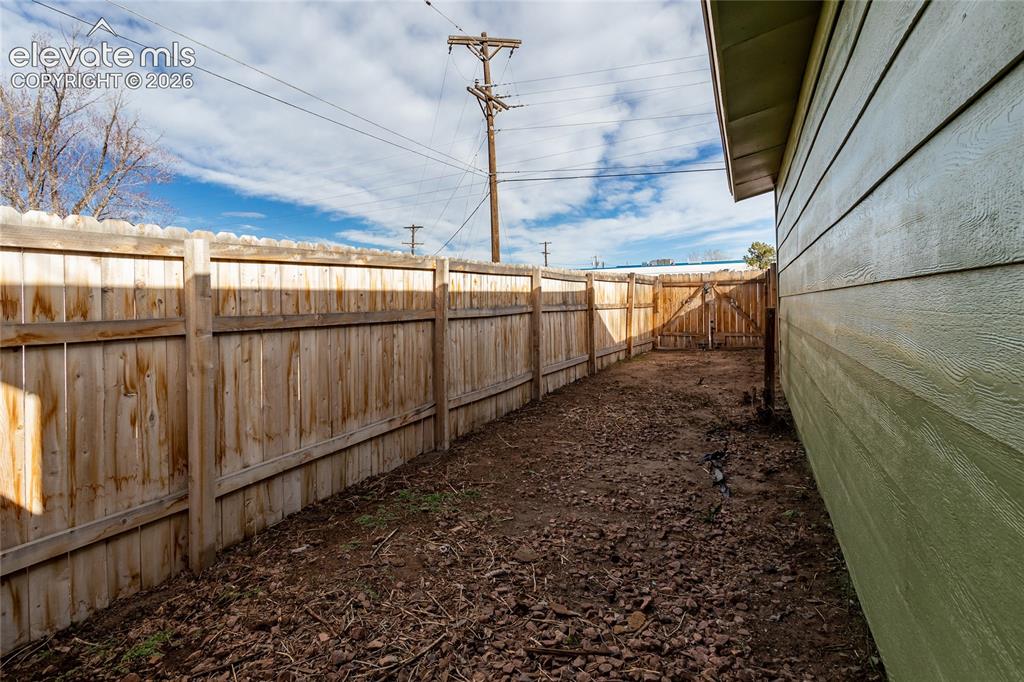 Image 39 of 40: Side of garage.