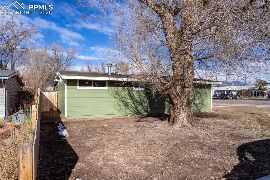 Image 7 of 36: Side of Structure