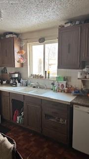 Image 18 of 31: Kitchen