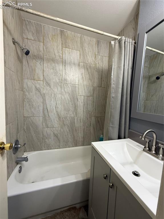 Image 10 of 21: Bathroom