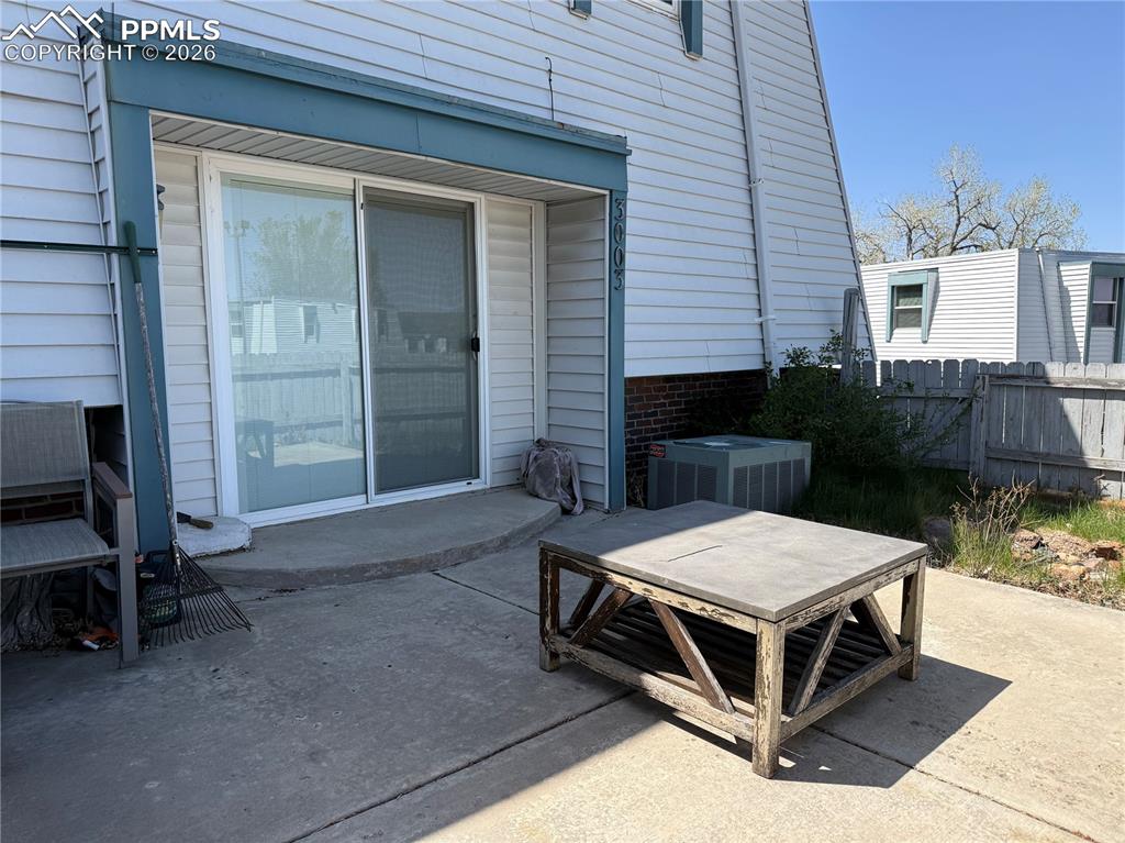 Image 19 of 21: Patio