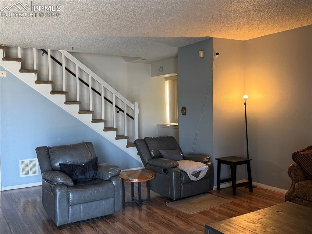 Image 2 of 21: Living Room