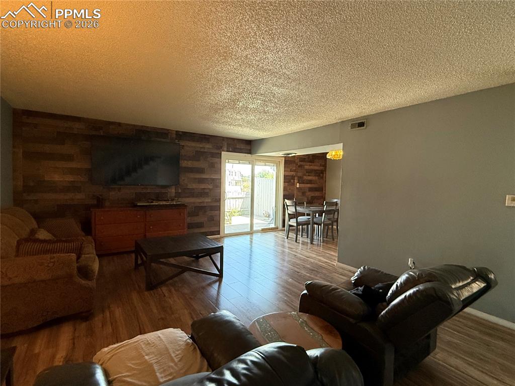 Image 3 of 21: Living Room