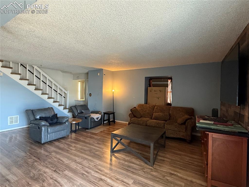 Image 4 of 21: Living Room