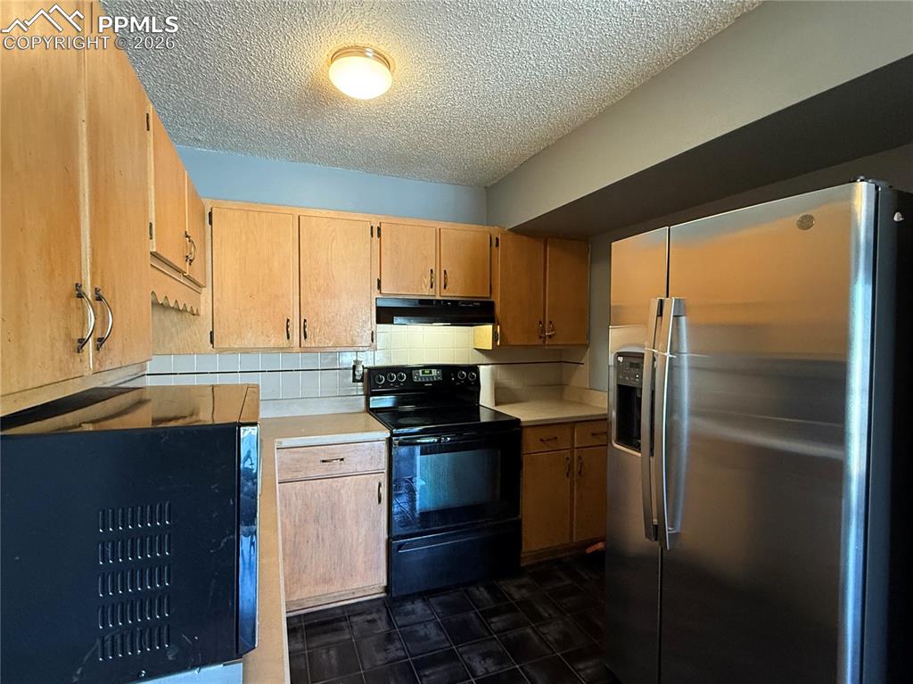 Image 5 of 21: Kitchen