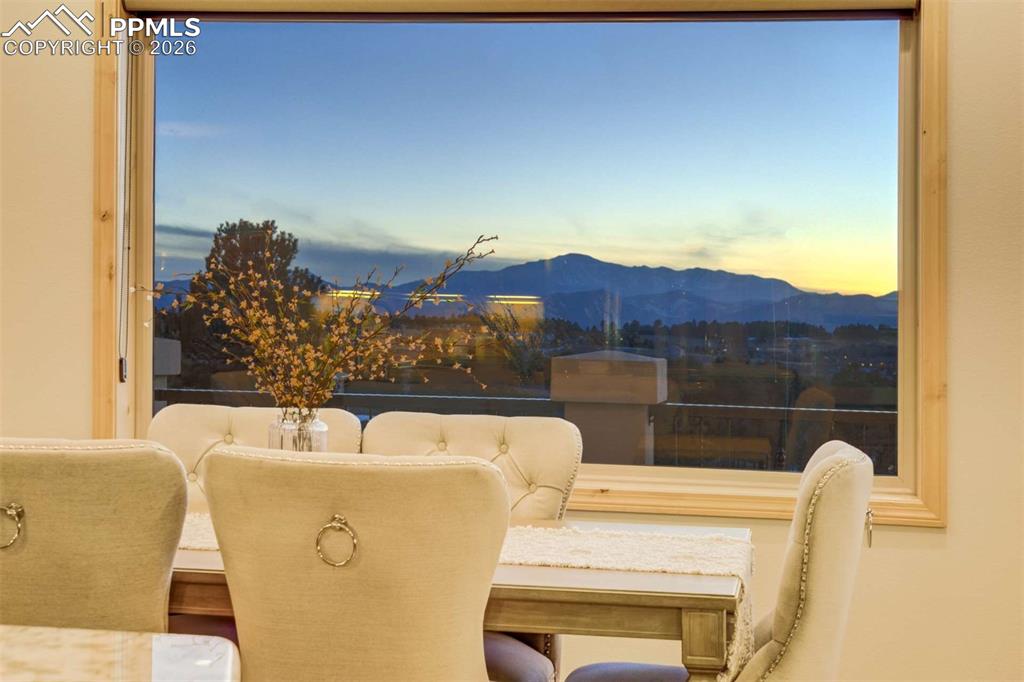 Image 18 of 46: Dining Area