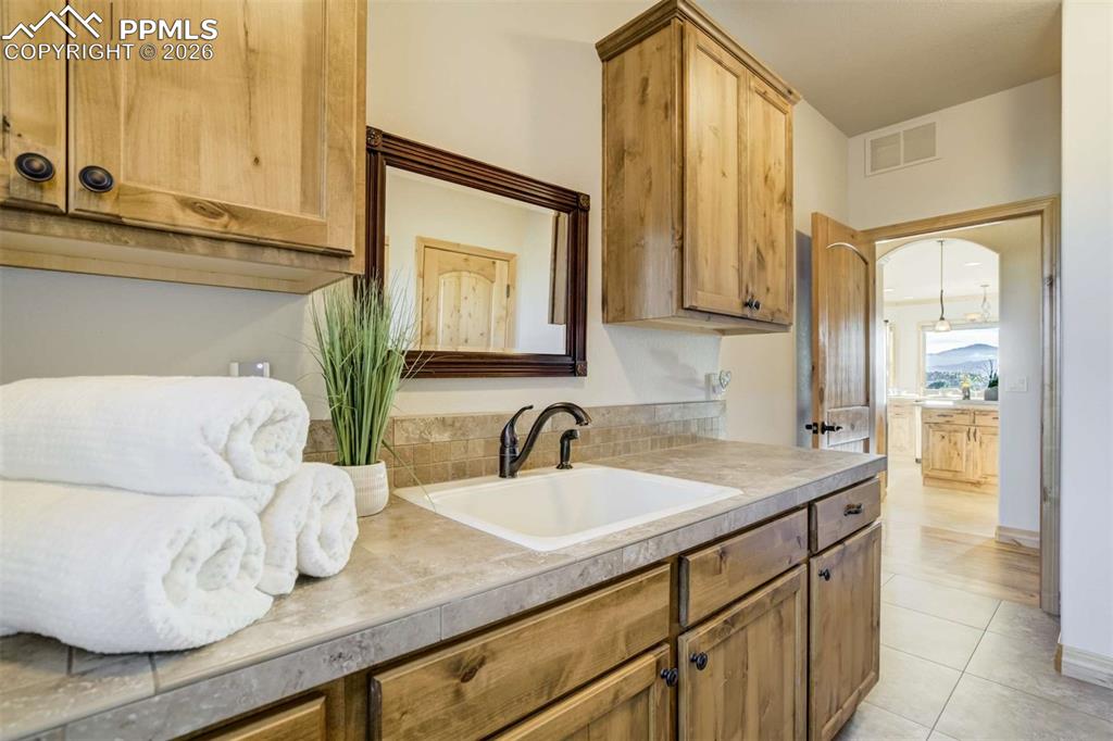 Image 26 of 46: Laundry