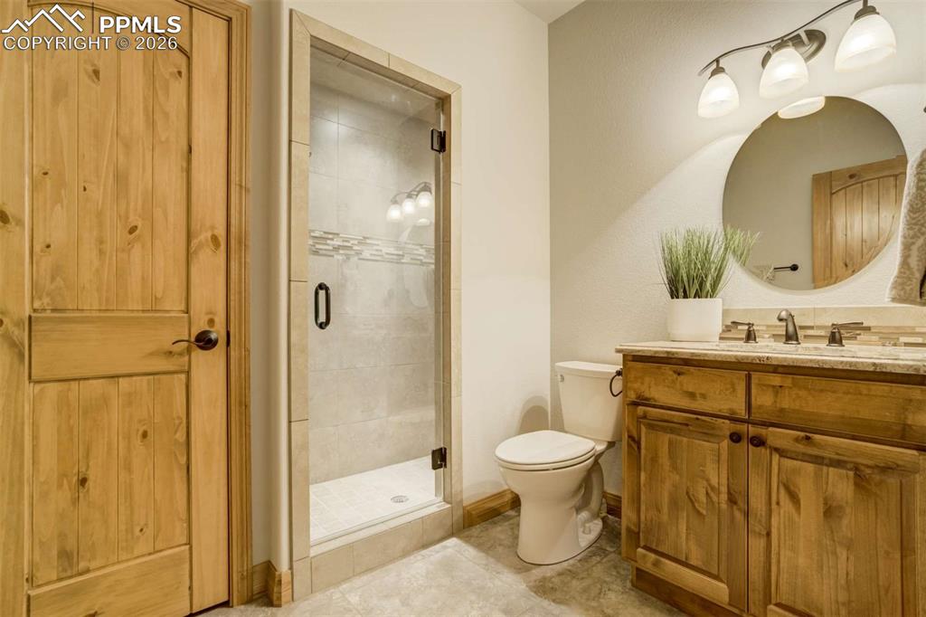 Image 27 of 46: Bathroom