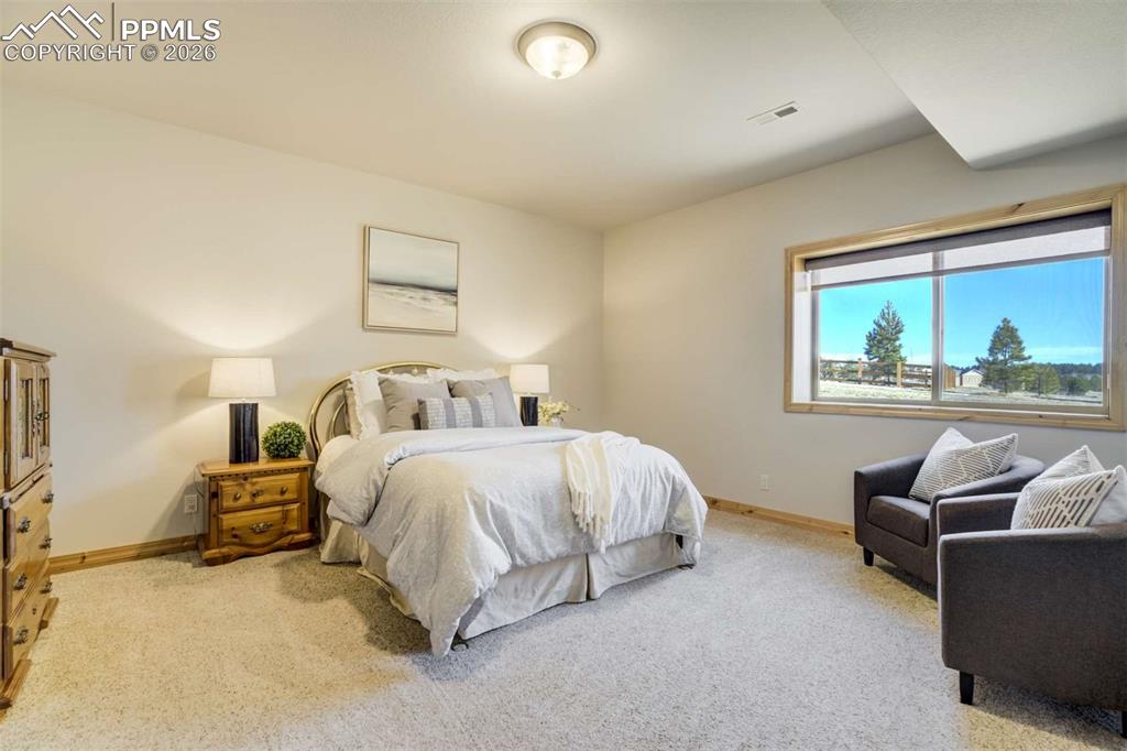 Image 32 of 46: Bedroom