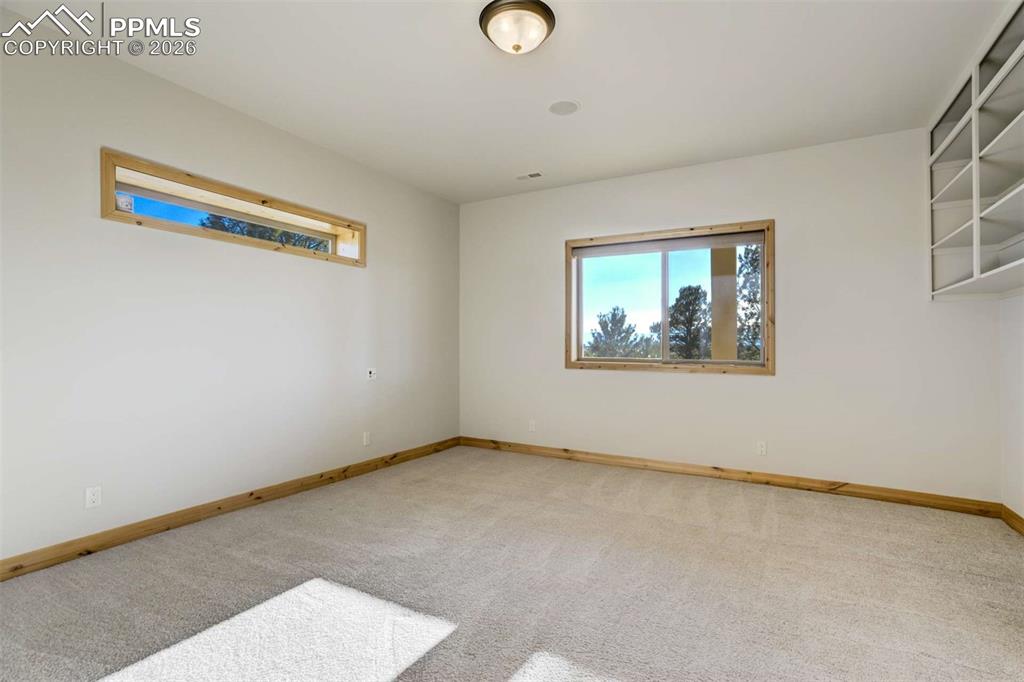 Image 34 of 46: Bedroom