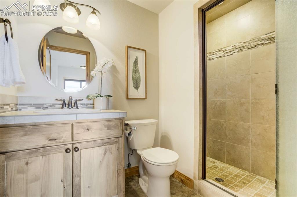 Image 35 of 46: Bathroom