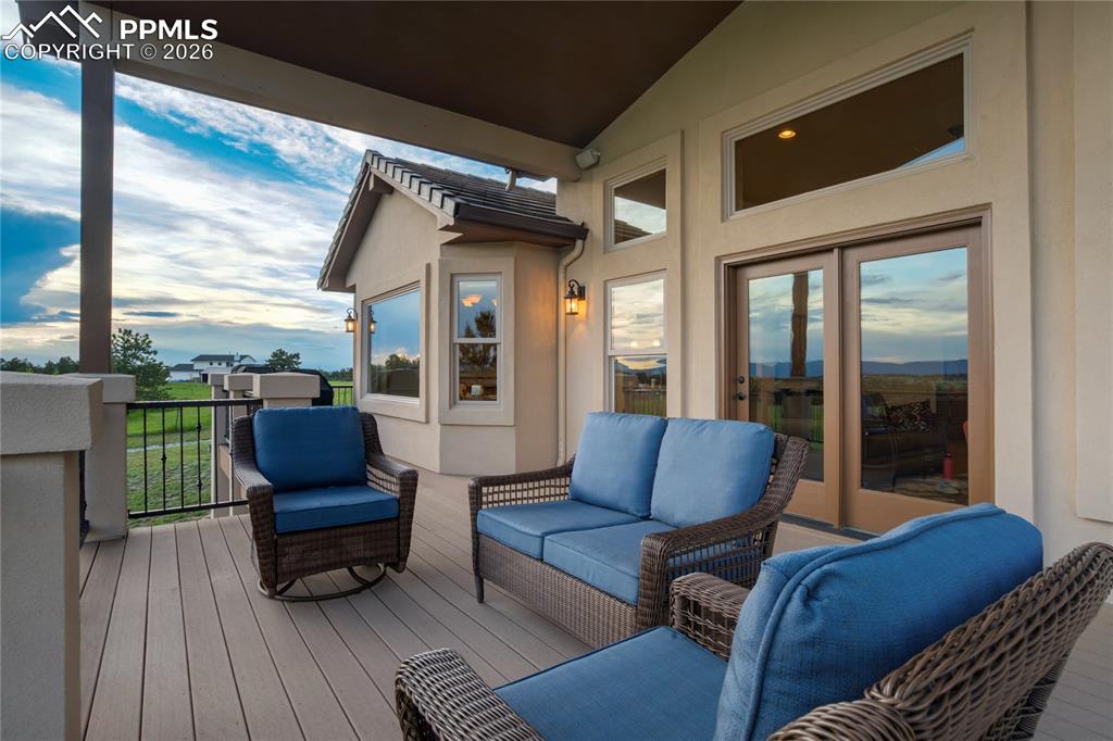 Image 40 of 46: Deck