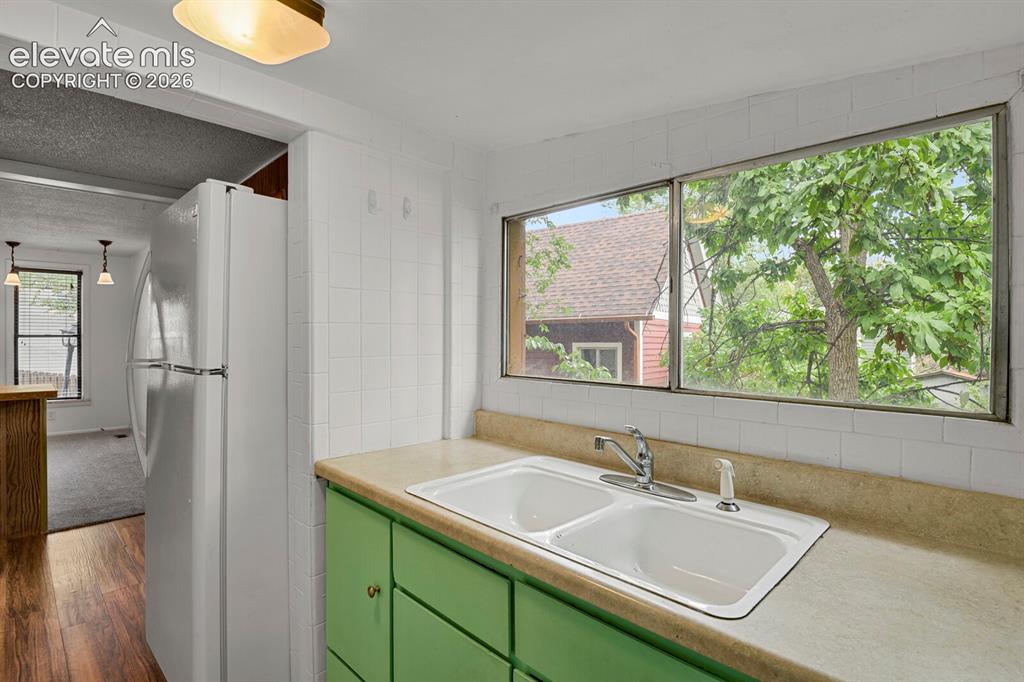 Image 10 of 29: Kitchen