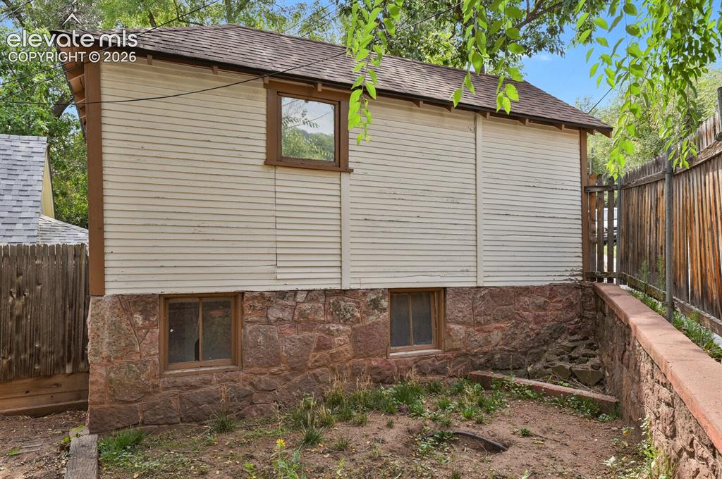 Image 26 of 29: Carriage House
