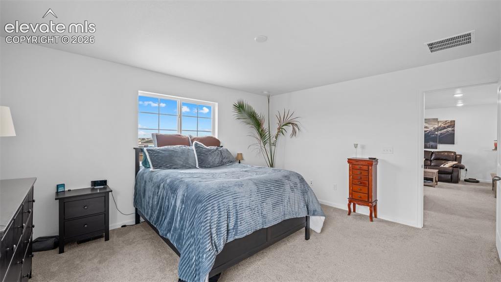Image 14 of 33: Bedroom