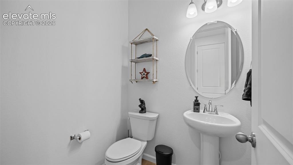Image 23 of 33: Bathroom