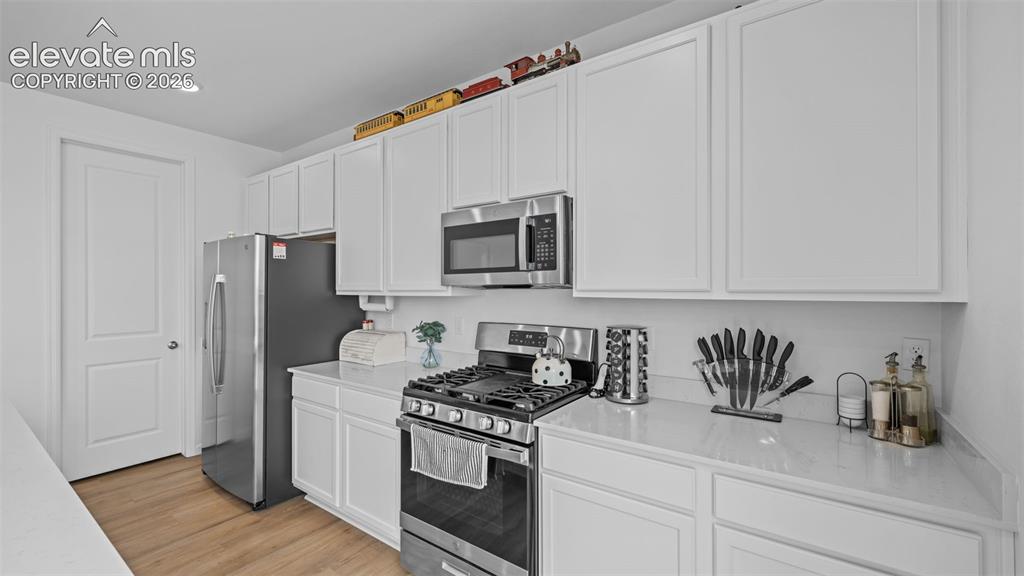 Image 5 of 33: Kitchen