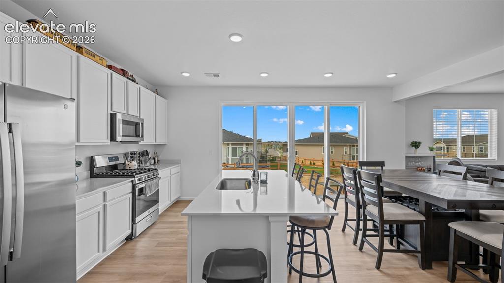Image 6 of 33: Kitchen
