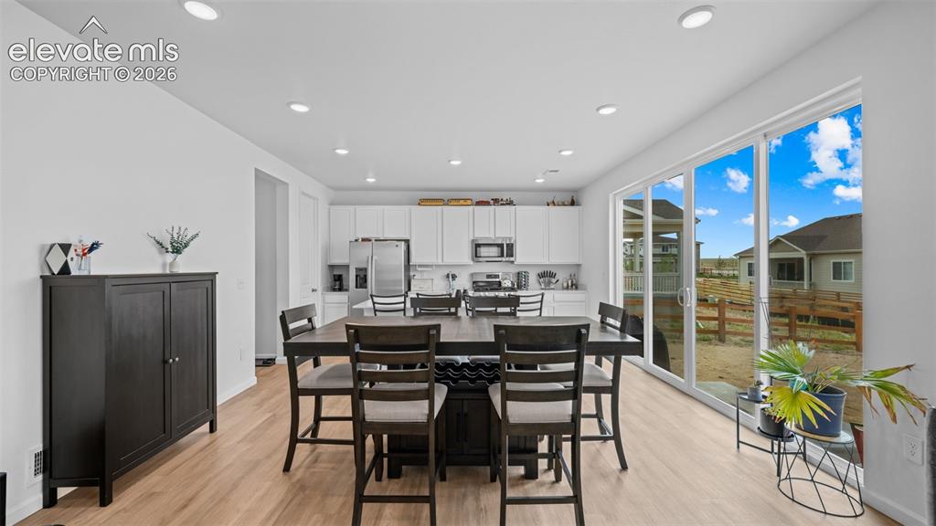 Image 7 of 33: Dining Area