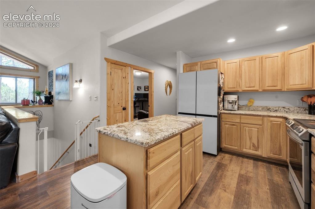 Image 11 of 41: Kitchen