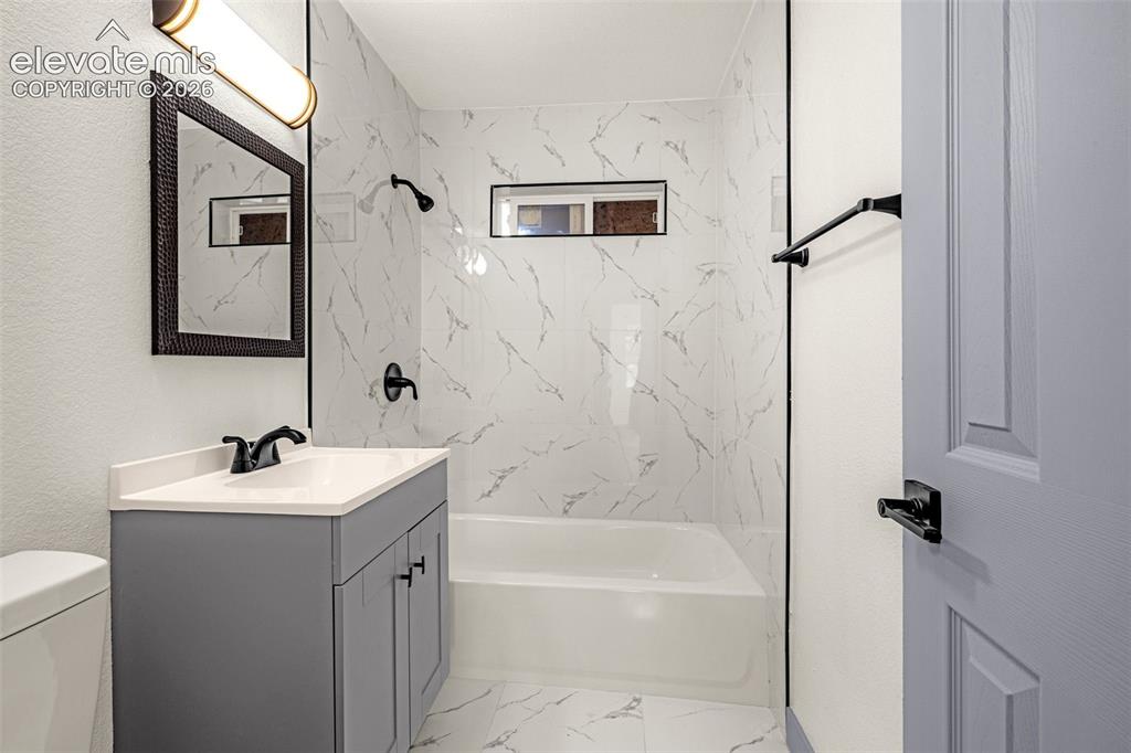 Image 10 of 21: Bathroom