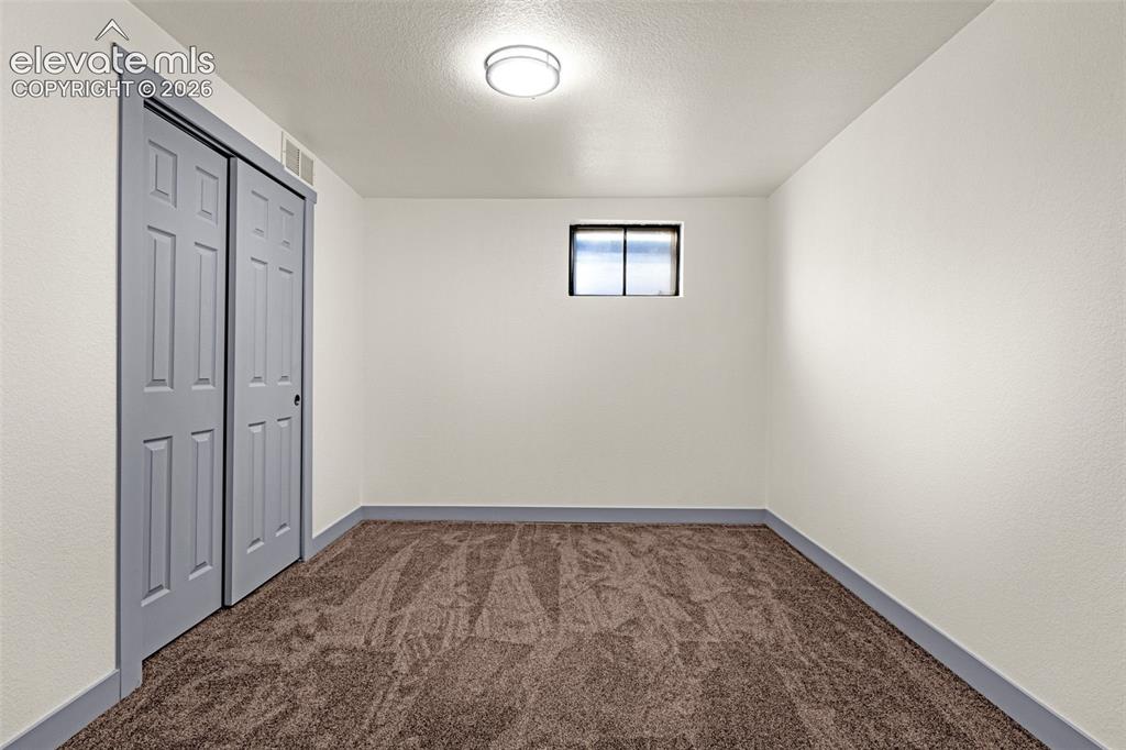 Image 13 of 21: Bedroom