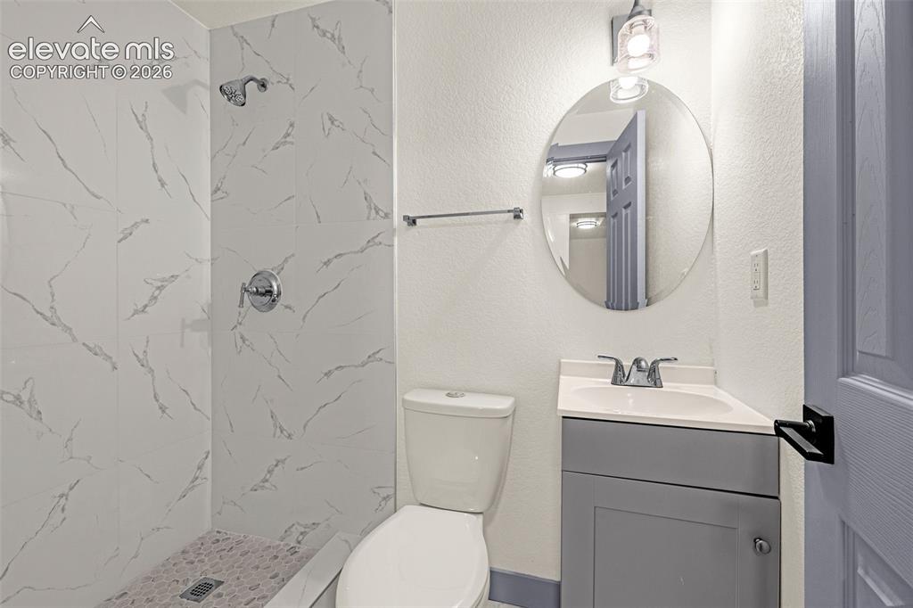 Image 16 of 21: Bathroom