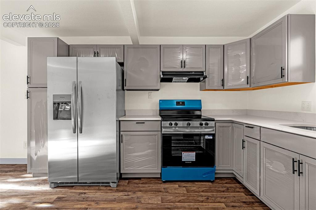 Image 2 of 21: Kitchen