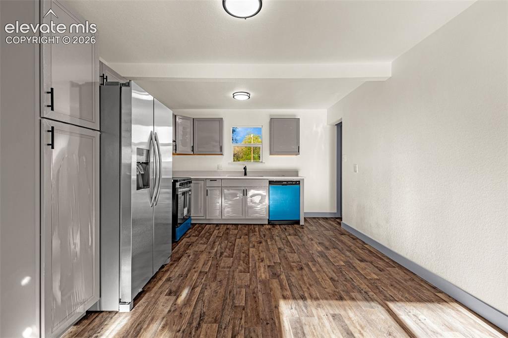 Image 3 of 21: Kitchen