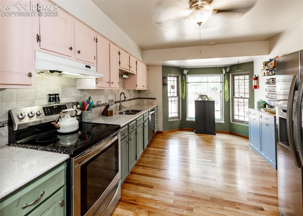 Image 10 of 48: Kitchen