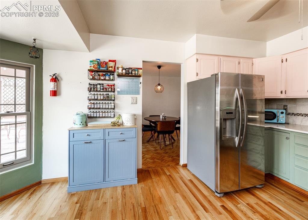 Image 17 of 48: Kitchen