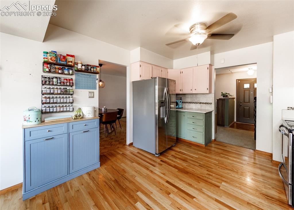 Image 18 of 48: Kitchen