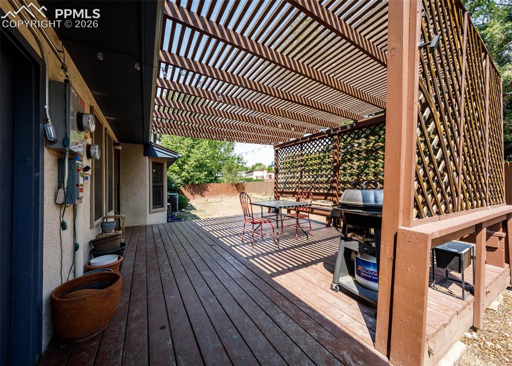 Image 44 of 48: Deck