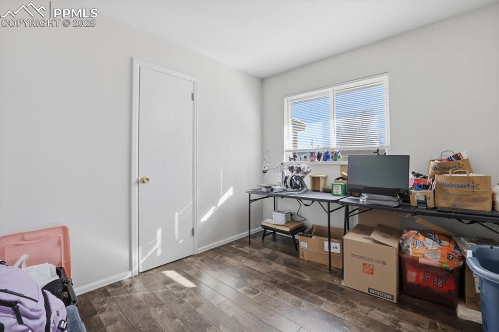 Image 17 of 24: Bedroom