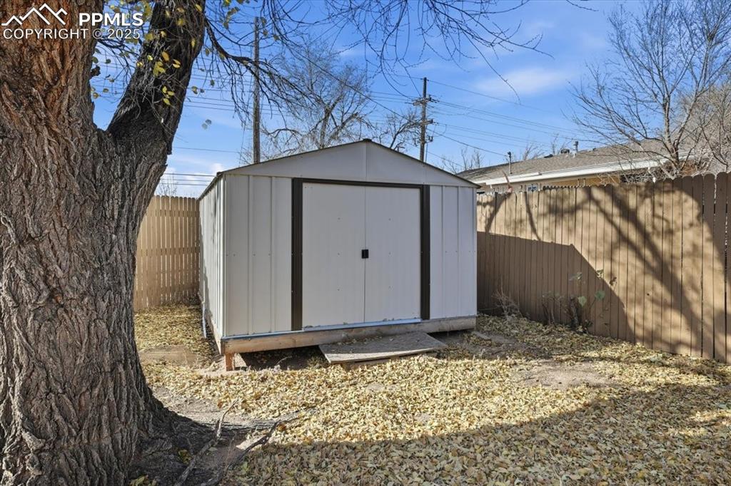 Image 24 of 24: Yard